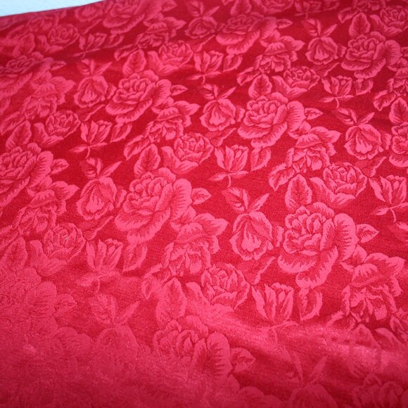 Holiday Red Rose Embossed Large 76" x 56" Table Cloth B-237 - Picture 4 of 5
